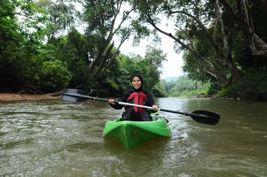 Kayakers in the Hulu Terengganu rainforest