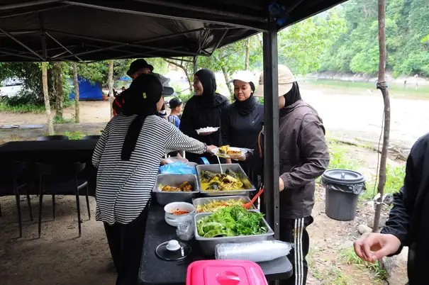Riverside lunch after the team building programme